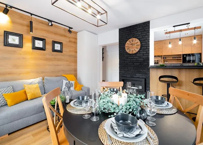 Apartment Vacationclub - Komuny Paryskiej 30 3 *